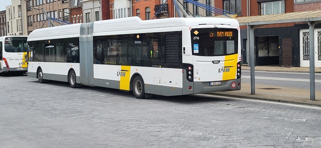 Foto van DeLijn VDL Citea SLFA-180 Hybrid 2716 Gelede bus door OVTripPictures