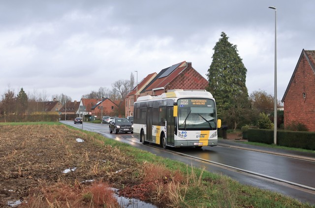 Foto van DeLijn Van Hool A309 Hybrid 5864 Midibus door_gemaakt mauricehooikammer