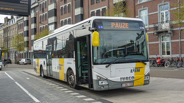 Foto van DeLijn Iveco Crossway LE (12mtr) 5718 Standaardbus door WartenHoofdstraat