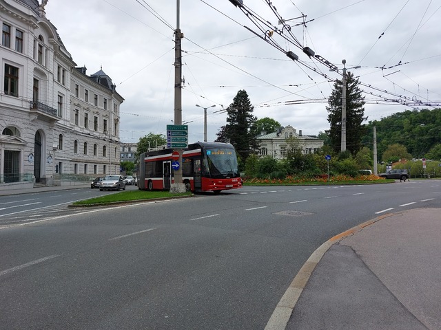 Foto van Salzburg Hess Swisstrolley 428 Gelede bus door Jossevb