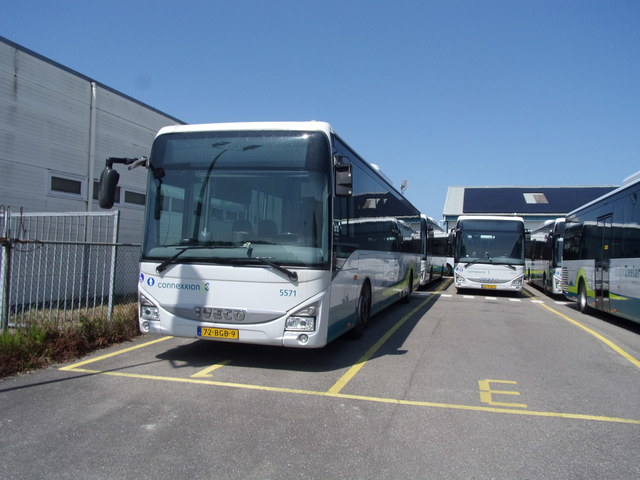 Foto van CXX Iveco Crossway LE (13mtr) 5571 Standaardbus door Lijn45