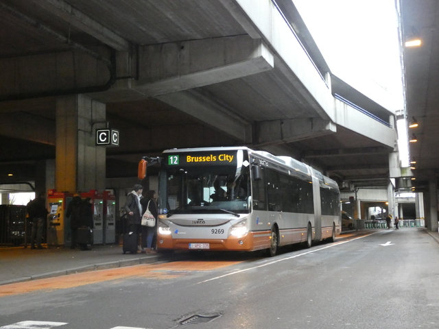 Foto van MIVB Iveco Urbanway 18 Hybrid 9269 Gelede bus door Delijn821