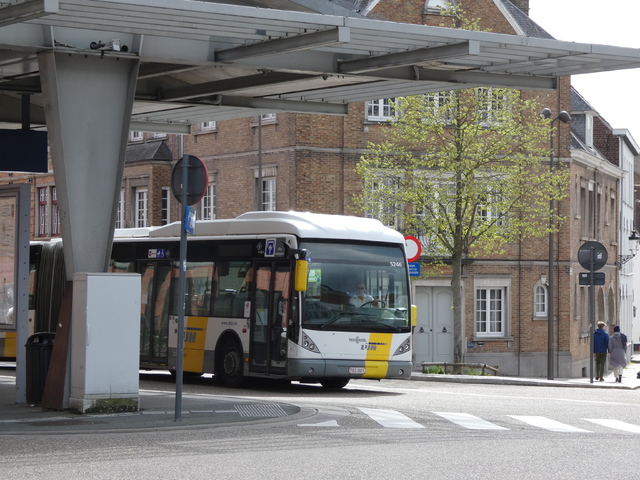 Foto van DeLijn Van Hool AG300 5246 Gelede bus door Delijn821