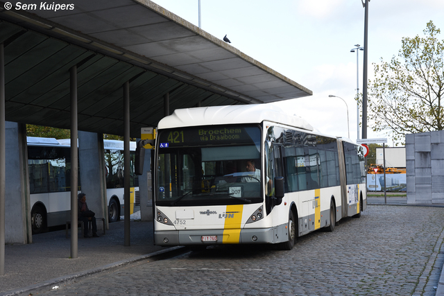 Foto van DeLijn Van Hool AG300 4752 Gelede bus door RW2014