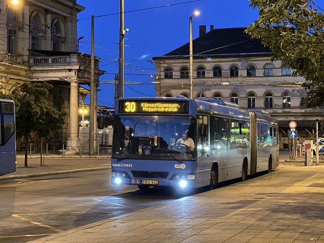 Foto van BKK Volvo 7700A 942 Gelede bus door Stadsbus