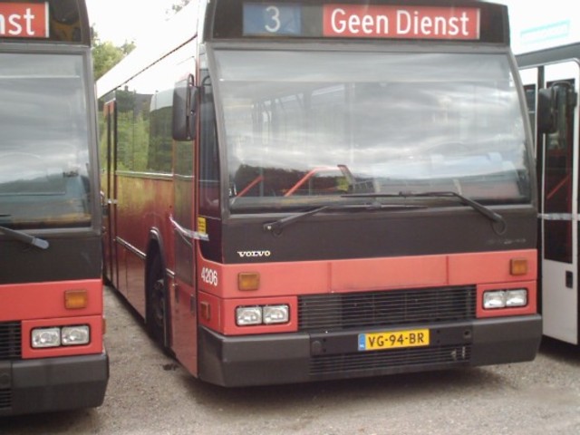 Foto van CXX Den Oudsten B88 4206 Standaardbus door PEHBusfoto