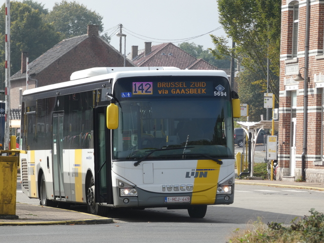 Foto van DeLijn Iveco Crossway LE (12mtr) 5694 Standaardbus door Delijn821