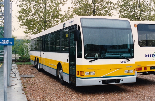 Foto van CXX Berkhof 2000NL 5754 Standaardbus door wyke2207