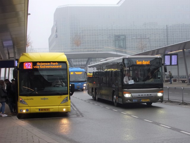 Foto van QBZ Van Hool AGG300 4207 Dubbelgelede bus door_gemaakt Lijn45