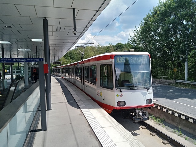 Foto van Bogestra Stadtbahnwagen B 6021 Tram door Perzik
