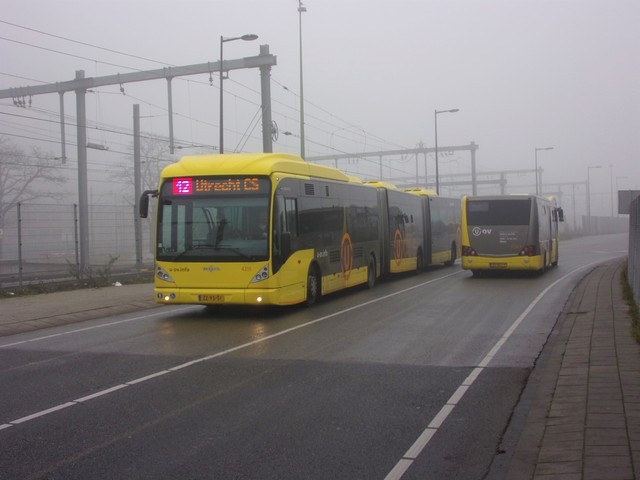 Foto van QBZ Van Hool AGG300 4215 Dubbelgelede bus door Lijn45
