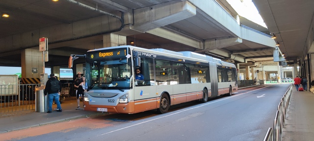 Foto van MIVB Iveco Urbanway 18 Hybrid 9222 Gelede bus door_gemaakt MHVentura