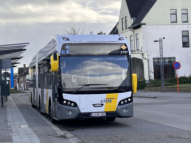 Foto van DeLijn VDL Citea SLFA-180 Hybrid 2797 Gelede bus door BMD07