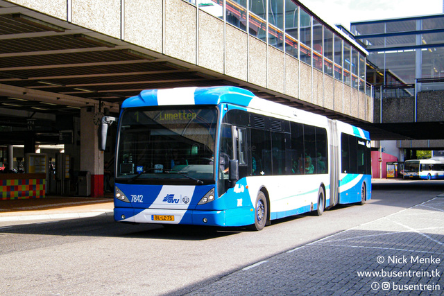 Foto van GVU Van Hool AG300 7842 Gelede bus door_gemaakt Busentrein