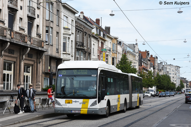 Foto van DeLijn Van Hool AG300 4625 Gelede bus door RW2014