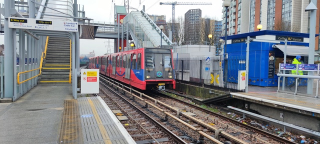 Foto van DLR Docklands B90/B92/B2K 89 Metro door_gemaakt MHVentura