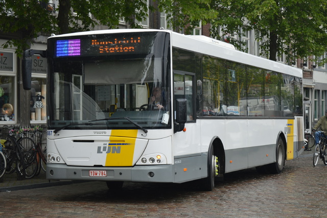 Foto van DeLijn Jonckheere Transit 2000 440887 Standaardbus door wyke2207