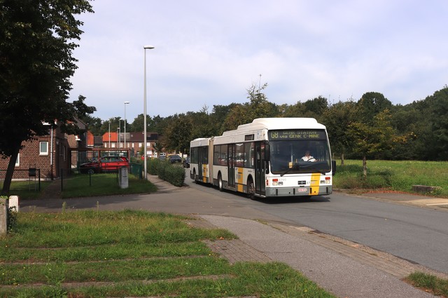 Foto van DeLijn Van Hool AG300 4296 Gelede bus door mauricehooikammer
