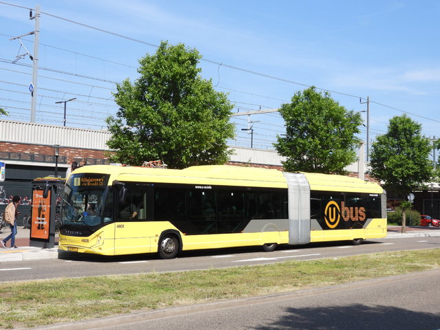 Foto van QBZ Heuliez GX437 ELEC 4808 Gelede bus door stefan188