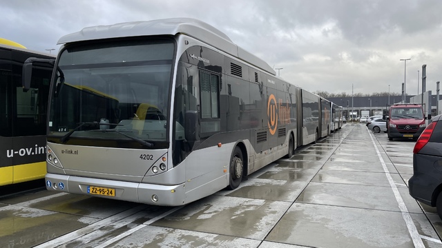 Foto van QBZ Van Hool AGG300 4202 Dubbelgelede bus door SteefAchterberg