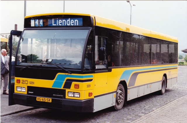 Foto van ZO Den Oudsten B88 5251 Standaardbus door wyke2207