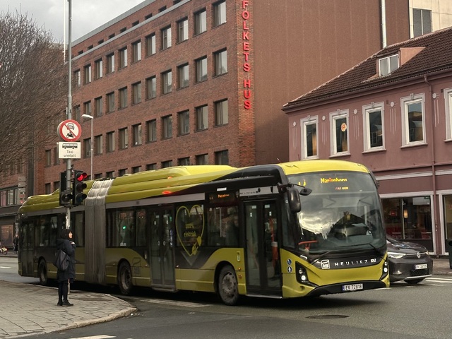 Foto van TideNO Heuliez GX437 ELEC 8767 Gelede bus door_gemaakt Ovzuidnederland