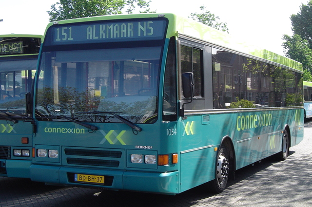 Foto van CXX Berkhof 2000NL 1054 Standaardbus door wyke2207