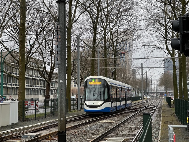 Foto van GVB 15G-tram (Urbos) 3052 Tram door_gemaakt Stadsbus
