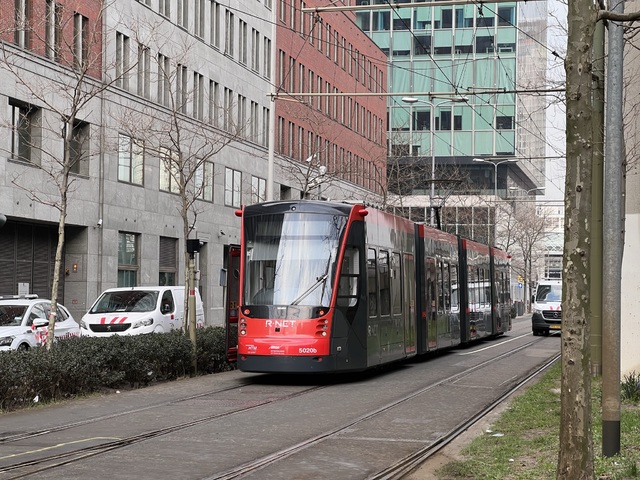 Foto van HTM Avenio 5020 Tram door_gemaakt Stadsbus