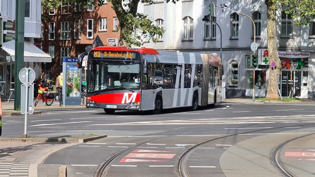 Foto van Rheinbahn Solaris Urbino 18 8615 Gelede bus door_gemaakt Baschauffeur