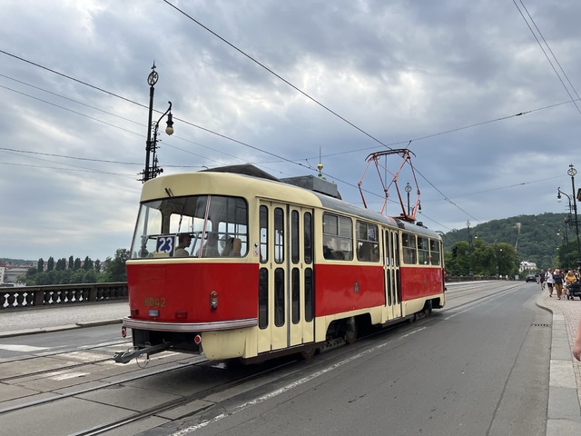 Foto van PID Tatra T3 8042 Tram door_gemaakt Stadsbus