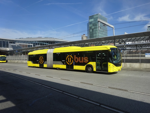 Foto van QBZ Heuliez GX437 ELEC 4815 Gelede bus door Rotterdamseovspotter