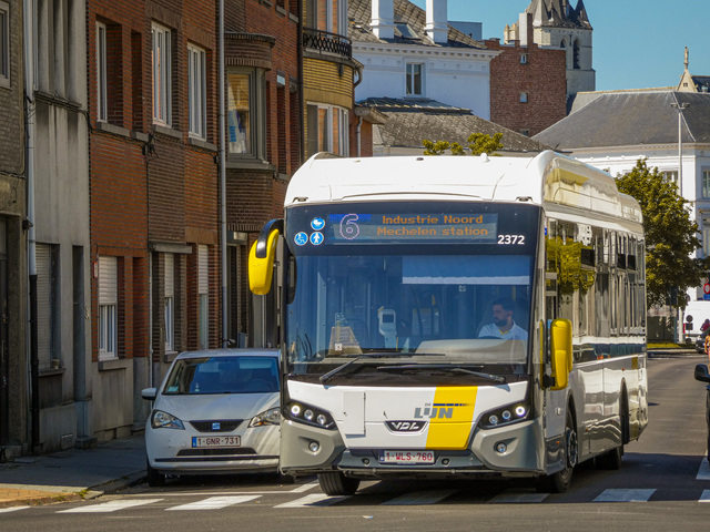 Foto van DeLijn VDL Citea SLE-120 Hybrid 2372 Standaardbus door Delijn821