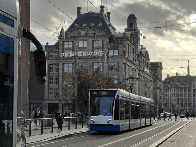 Foto van GVB Siemens Combino 2027 Tram door_gemaakt Stadsbus