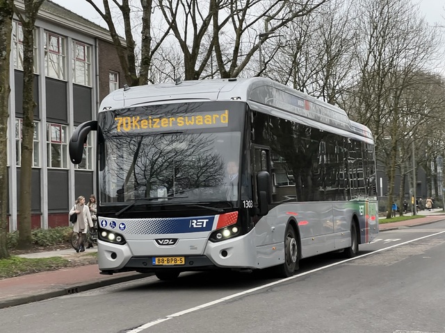 Foto van RET VDL Citea SLE-120 Hybrid 1303 Standaardbus door Stadsbus