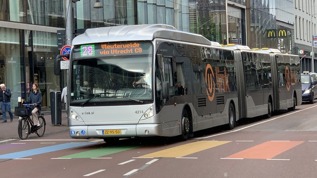 Foto van QBZ Van Hool AGG300 4214 Dubbelgelede bus door Busdordrecht