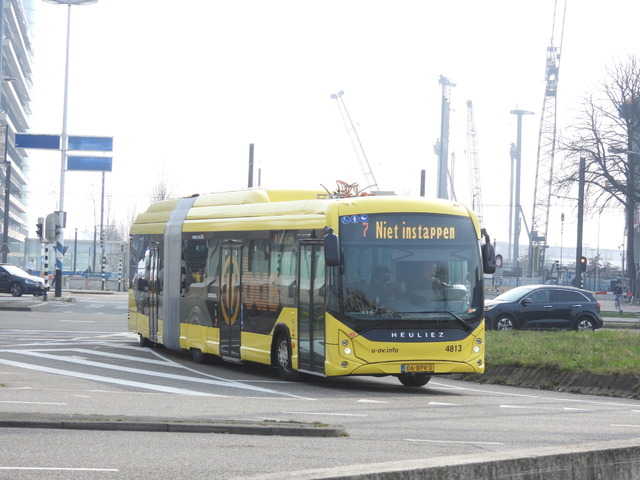 Foto van QBZ Heuliez GX437 ELEC 4813 Gelede bus door stefan188