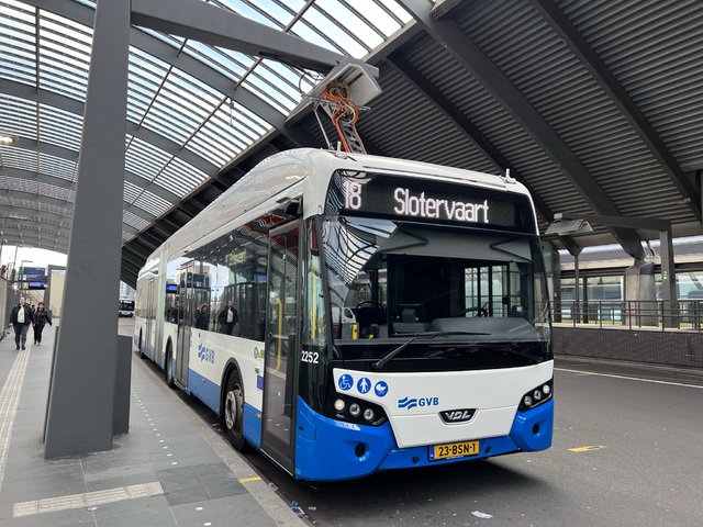 Foto van GVB VDL Citea SLFA-180 Electric 2252 Gelede bus door_gemaakt Stadsbus