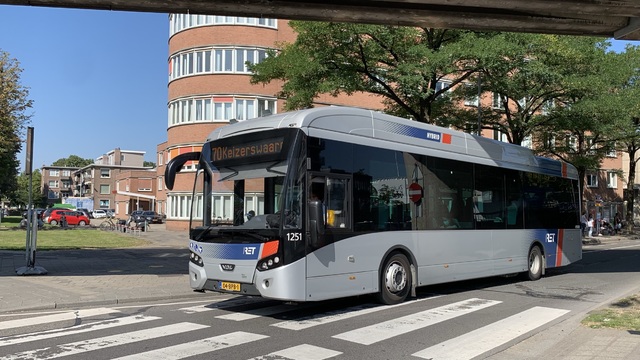 Foto van RET VDL Citea SLE-120 Hybrid 1251 Standaardbus door Stadsbus