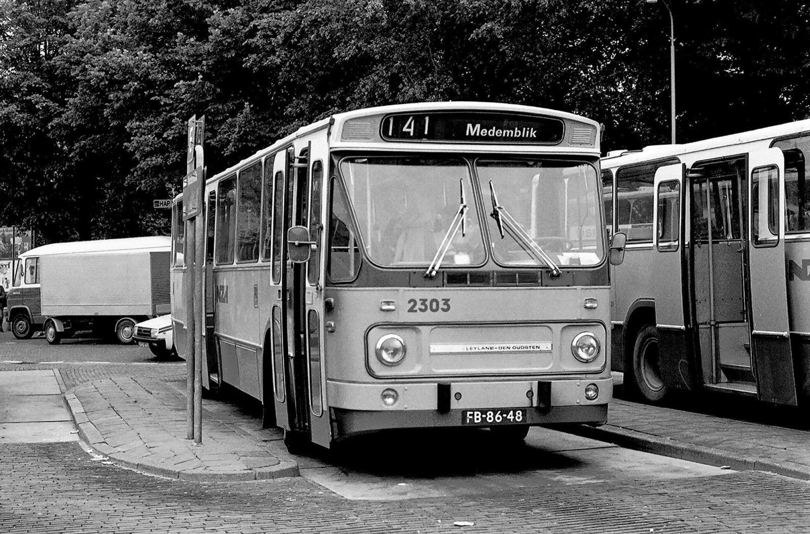 Foto van NZH Leyland-Den Oudsten Standaardstreekbus 2303