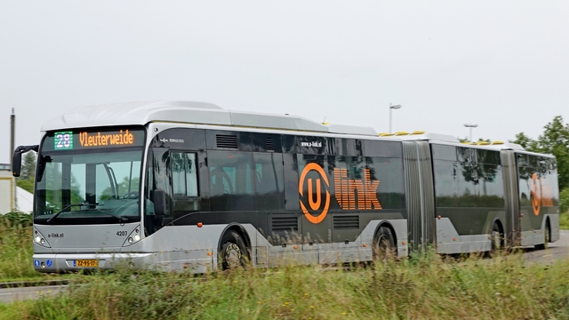Foto van QBZ Van Hool AGG300 4207 Dubbelgelede bus door WDK6761G1