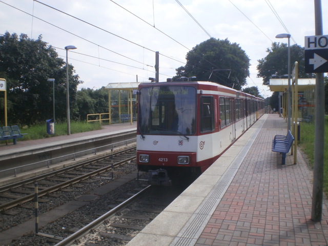Foto van Rheinbahn Stadtbahnwagen B 4213 Tram door Perzik