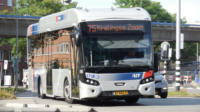 Foto van RET VDL Citea SLE-120 Hybrid 1242 Standaardbus door Stadsbus