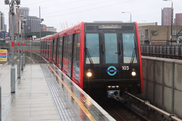 Foto van DLR Docklands B07 103 Metro door_gemaakt MHVentura