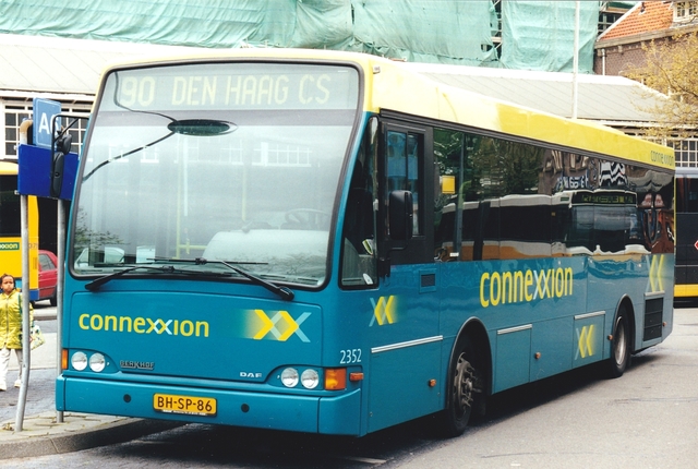 Foto van CXX Berkhof 2000NL 2352 Standaardbus door wyke2207