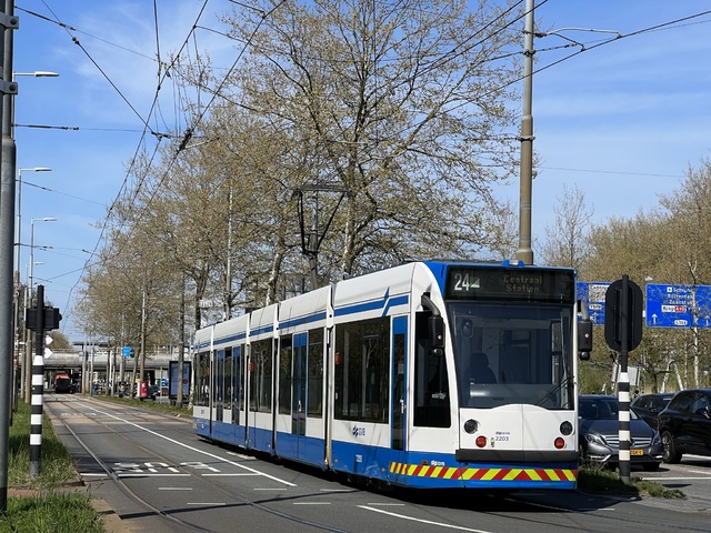Foto van GVB Siemens Combino (2-richting) 2203 Tram door Stadsbus