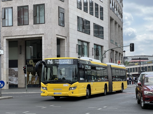 Foto van BVG Scania Citywide LFA 4752 Gelede bus door_gemaakt Stadsbus