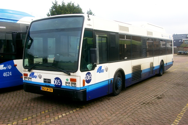 Foto van GVU Van Hool A300 LPG 4065 Standaardbus door wyke2207