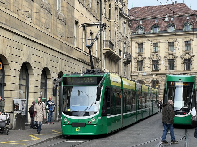 Foto van BVB Siemens Combino 328 Tram door_gemaakt Stadsbus
