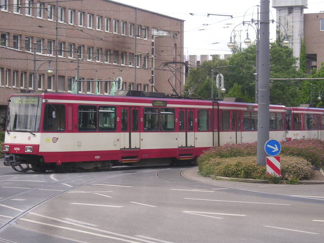 Foto van Rheinbahn Stadtbahnwagen B 4258 Tram door_gemaakt Perzik